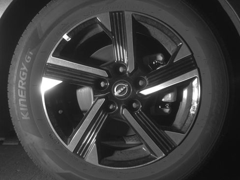 Used 2025 Nissan Sentra SV image 13