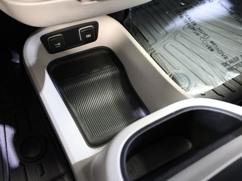 Used 2021 Chrysler Pacifica Touring-L FWD image 39