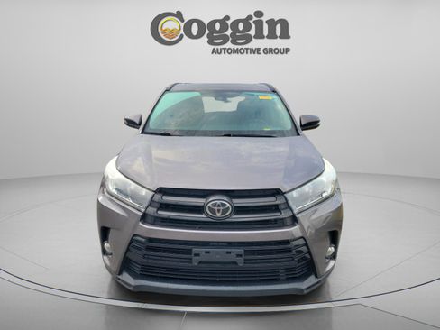 Used 2018 Toyota Highlander SE image 7