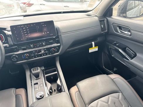 New 2026 Nissan Pathfinder Platinum image 20