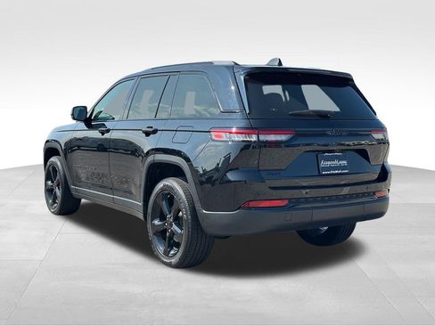 Used 2022 Jeep Grand Cherokee Altitude image 7