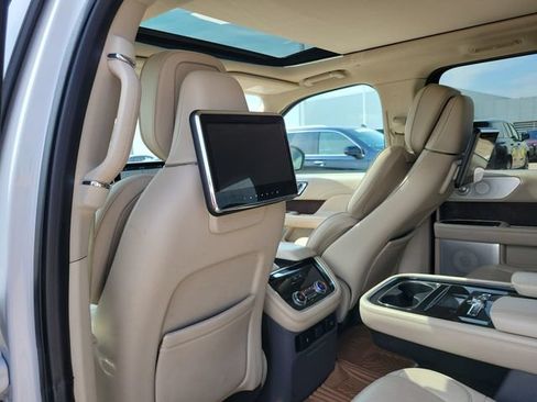 Used 2018 Lincoln Navigator Reserve w/ Technology Package AWD/4WD image 24