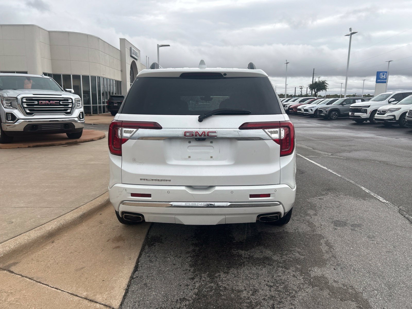 Used 2021 GMC Acadia Denali w/ Denali Technology Package FWD image 6