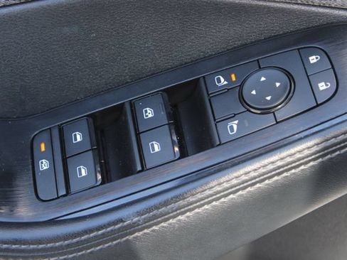 Used 2023 Nissan Rogue SV FWD image 10