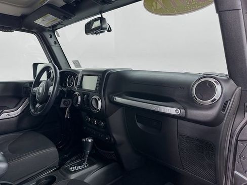 Used 2017 Jeep Wrangler Unlimited Sahara w/ Connectivity Group image 26