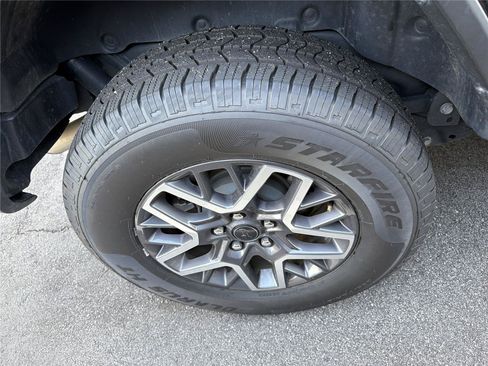 Used 2025 Jeep Wrangler Unlimited Sahara AWD/4WD image 9