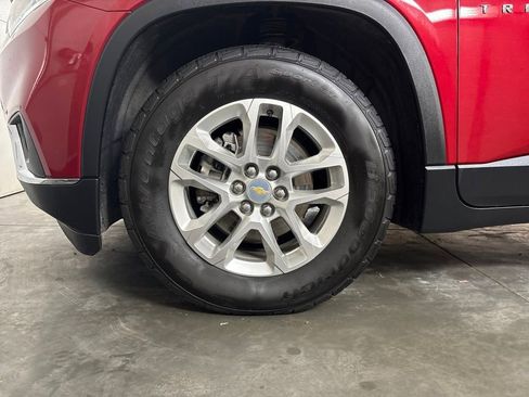 Used 2021 Chevrolet Traverse LT image 27