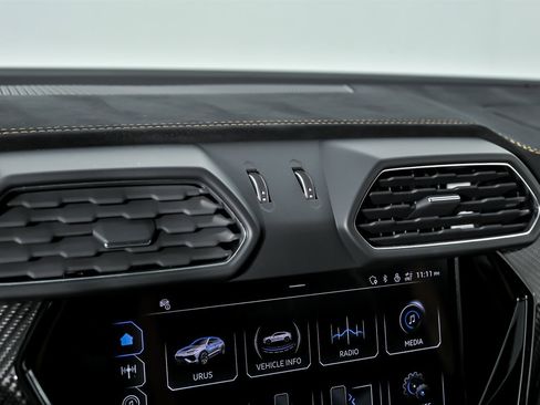 Used 2024 Lamborghini Urus Performante image 35