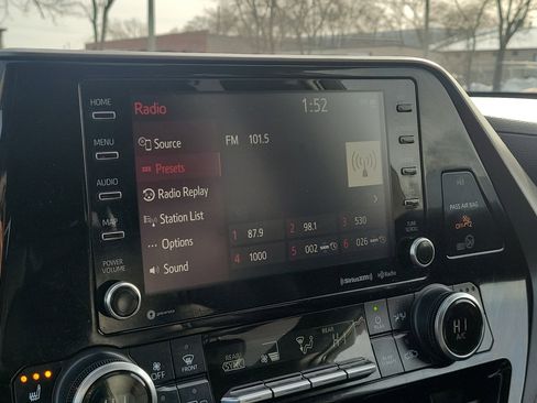 Used 2022 Toyota Highlander XLE image 28