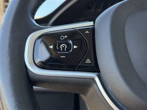 Used 2019 Volvo XC90 T5 Momentum w/ Protection Package Premier image 23