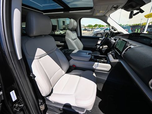 Certified 2025 Ford Expedition Active AWD/4WD image 27
