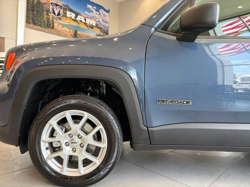 Used 2023 Jeep Renegade Latitude AWD/4WD image 10