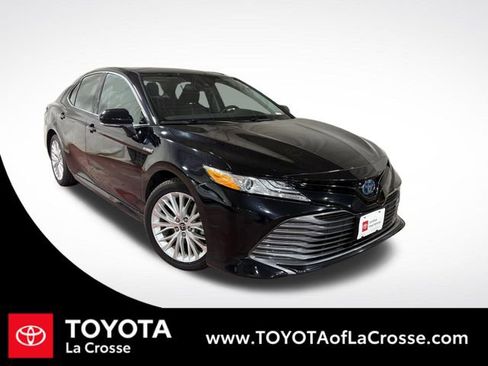 Used 2020 Toyota Camry XLE image 1