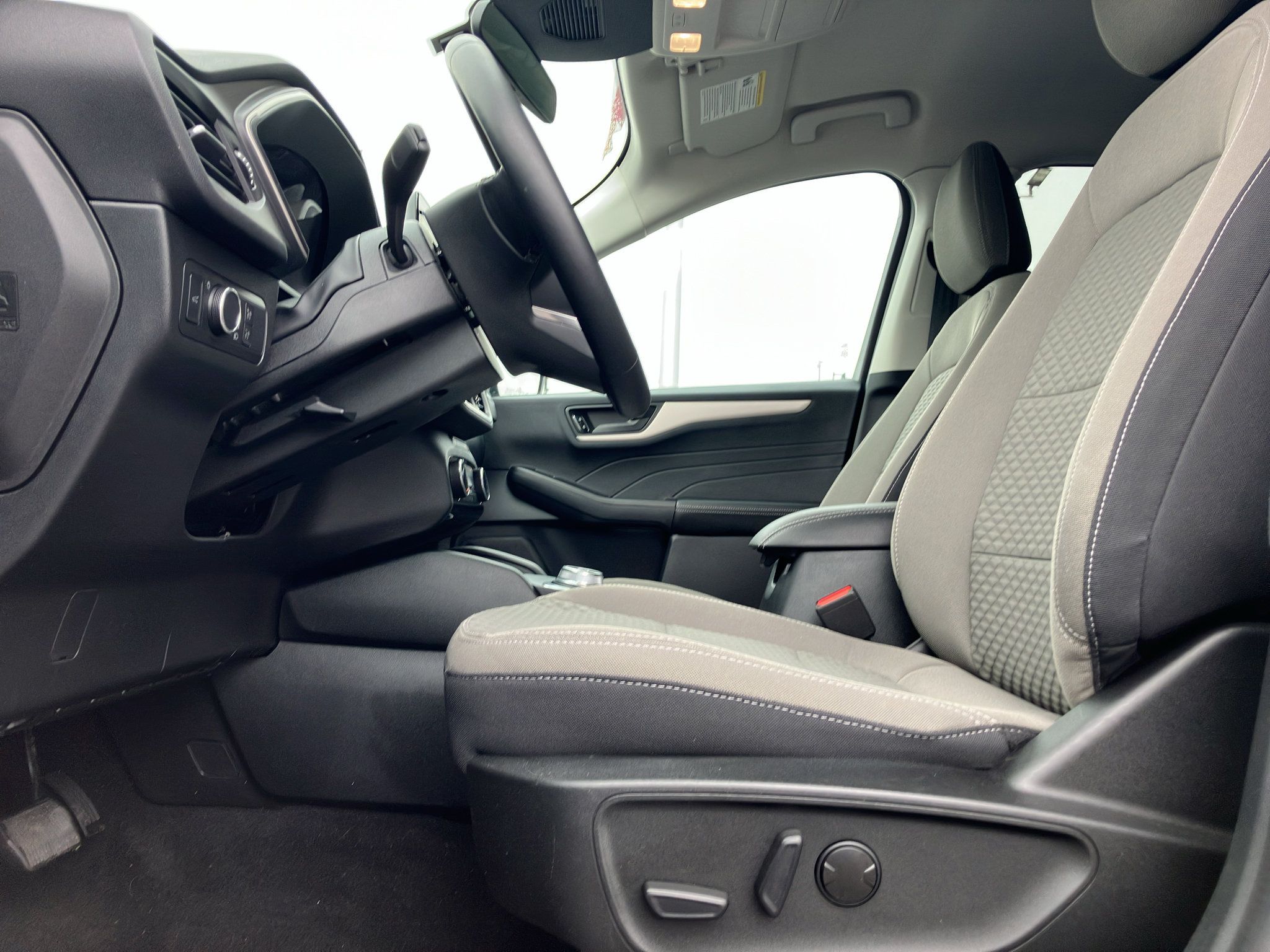 Used 2022 Ford Escape SE w/ SE Sport Appearance Package FWD image 25