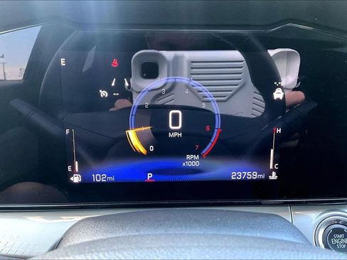 Used 2025 Chevrolet Trax LT w/ LT Convenience Package FWD image 14