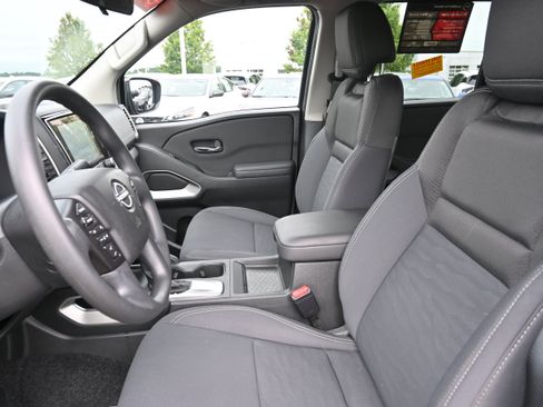 Certified 2024 Nissan Frontier SV image 20