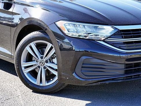 Used 2024 Volkswagen Jetta SE FWD image 4