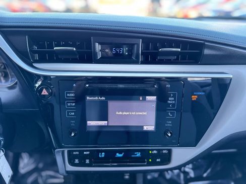 Used 2018 Toyota Corolla LE image 28