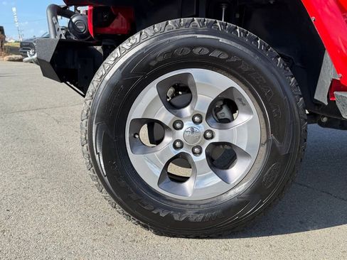 Used 2016 Jeep Wrangler Unlimited Sahara image 9