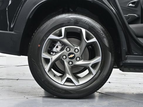 Used 2026 Chevrolet Trax LT w/ Sunroof Package FWD image 46