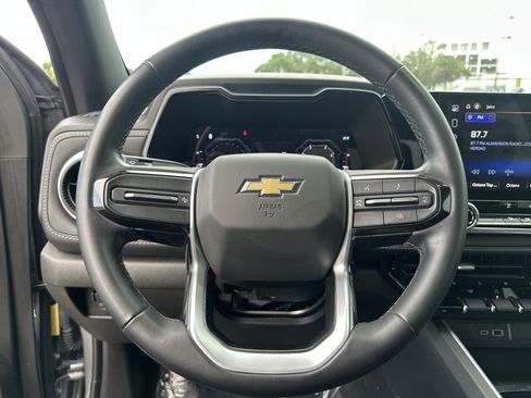 Used 2024 Chevrolet Colorado LT RWD image 11
