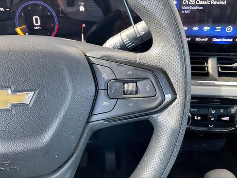 Certified 2025 Chevrolet Trax LT image 23