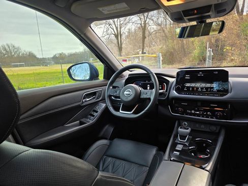 Used 2022 Nissan Rogue Platinum w/ Head-Up Display Package image 12