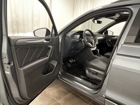 Used 2024 Volkswagen Tiguan SE R-Line w/ MDO Package, Two-Row image 23