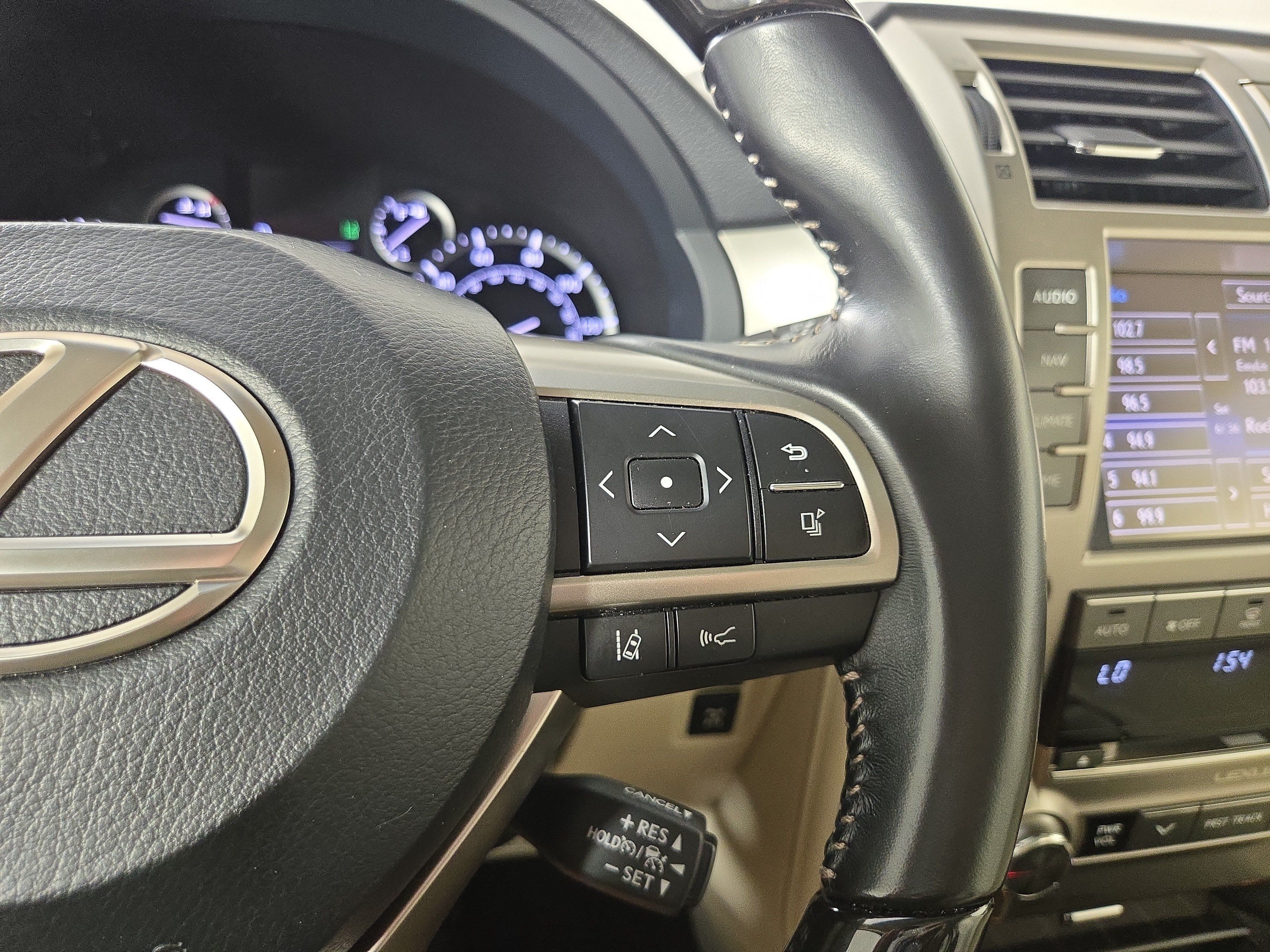 Used 2020 Lexus GX 460 Premium w/ Premium Package AWD/4WD image 17