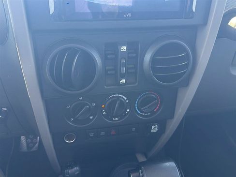 Used 2008 Jeep Wrangler Unlimited Rubicon w/ Dual Top Group AWD/4WD image 7
