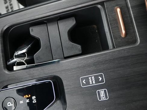 Used 2023 Nissan Ariya AWD image 16