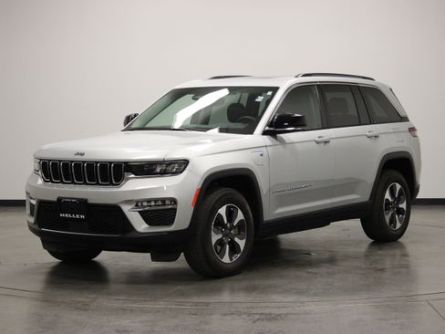 Used 2023 Jeep Grand Cherokee 4WD 4xe image 4