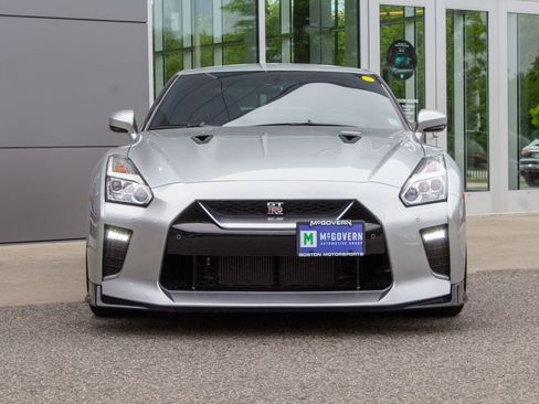 Used 2020 Nissan GT-R Premium w/ Premium Interior Package AWD/4WD image 2