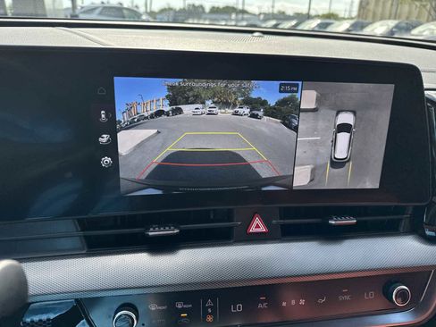 Used 2025 Kia Sportage SX image 17