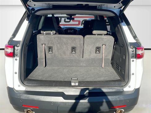 Used 2018 Chevrolet Traverse LT image 25