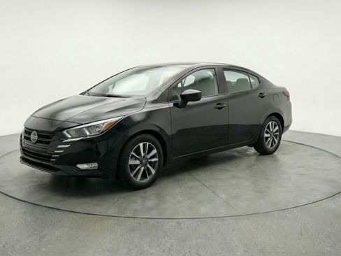 Used 2025 Nissan Versa SV image 3