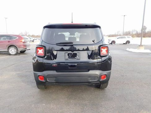 Used 2023 Jeep Renegade Latitude image 4
