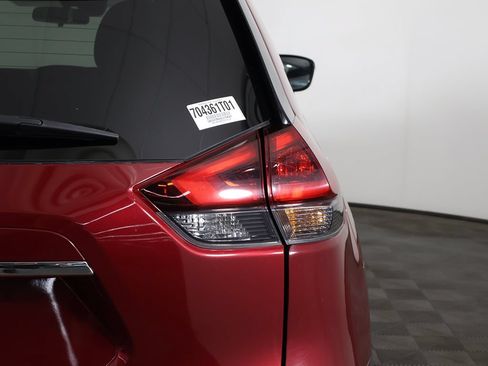 Used 2020 Nissan Rogue SV AWD/4WD image 14