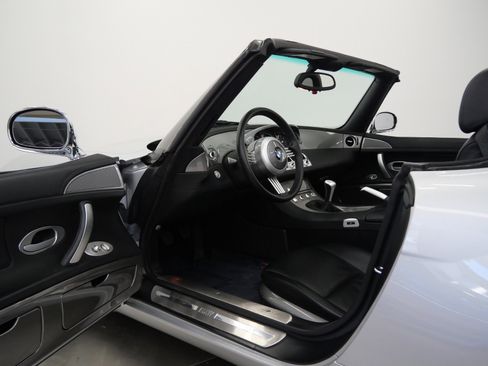Used 2002 BMW Z8 RWD image 22