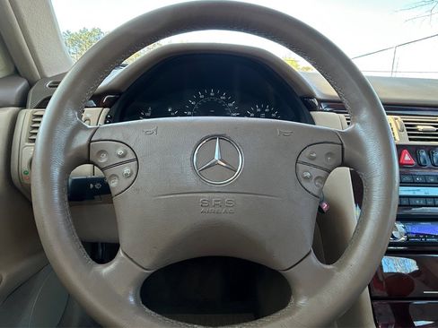 Used 2000 Mercedes-Benz E 320 E 320 Sedan 4D image 29