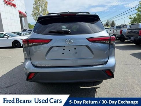 Used 2022 Toyota Highlander XLE AWD/4WD image 8