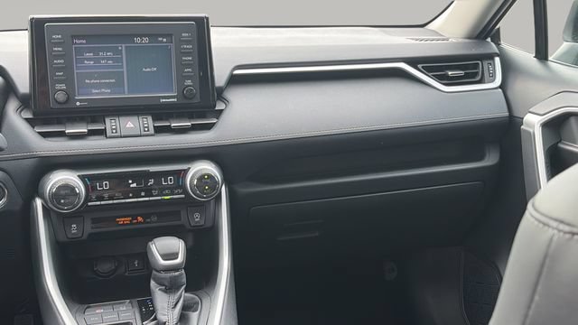 Used 2020 Toyota RAV4 XLE Premium FWD image 16