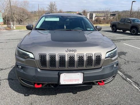 Used 2019 Jeep Cherokee Trailhawk image 3