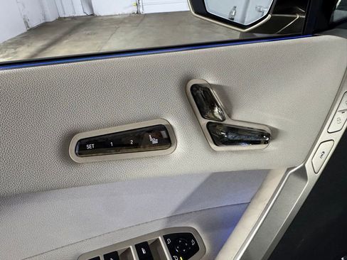 Used 2023 BMW iX xDrive50 w/ Premium Package image 40