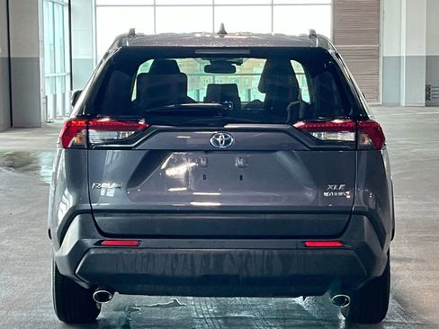 Used 2020 Toyota RAV4 XLE w/ Convenience Package image 8