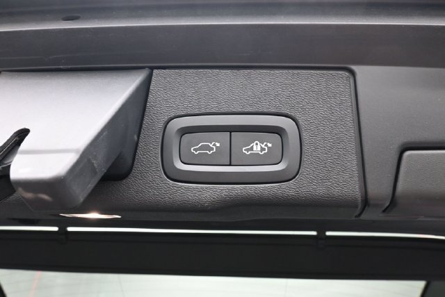 Used 2024 Volvo XC60 B5 Plus w/ Protection Package Premier AWD/4WD image 30