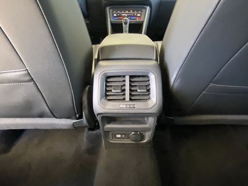 Used 2023 Volkswagen Tiguan SE FWD image 10