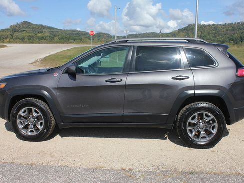 Used 2019 Jeep Cherokee Trailhawk w/ Comfort/Convenience Group AWD/4WD image 9