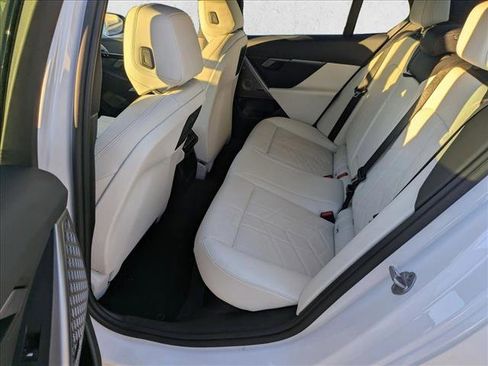 Certified 2025 BMW 530i image 19