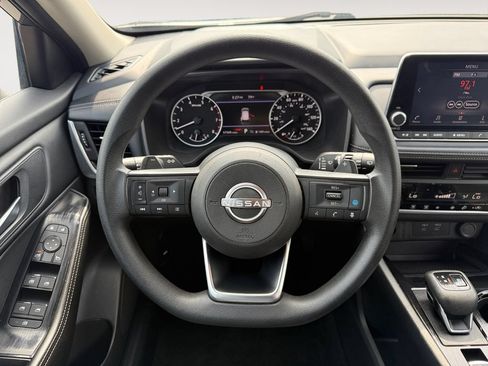Used 2024 Nissan Rogue SV FWD image 12